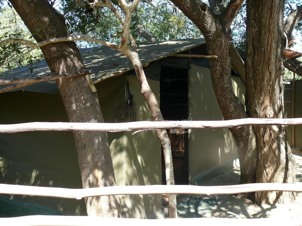 Amanzimlotzi Riverside Bush Camp Hoedspruit Kamer foto